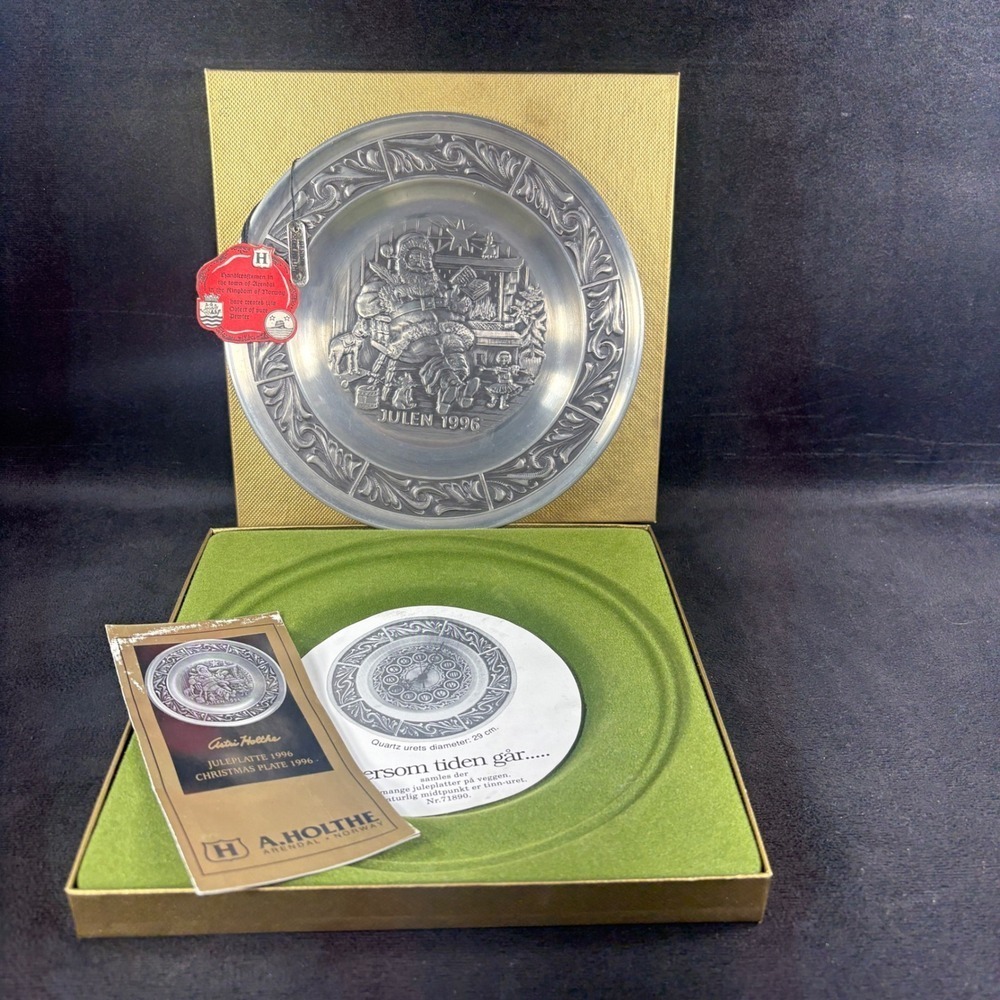 A. Holthe Norway Pewter Plate Julen 1996‎ Christmas Plate #24 SANTA'S GIFT LIST